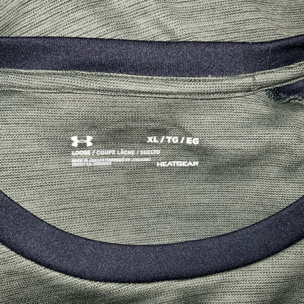 Men’s used size XL UA under armour shirt green black loose fit Pre own items are - Picture 2 of 3